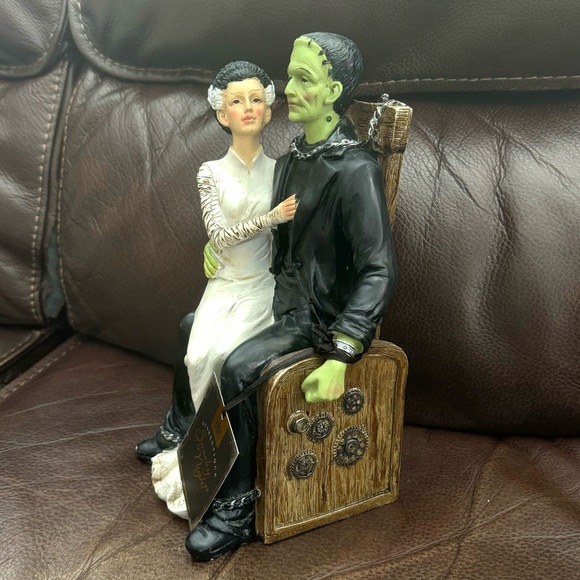 Frankenstein & Bride on Electric Chair - Spooky Night Halloween Decor - Picture 9 of 16